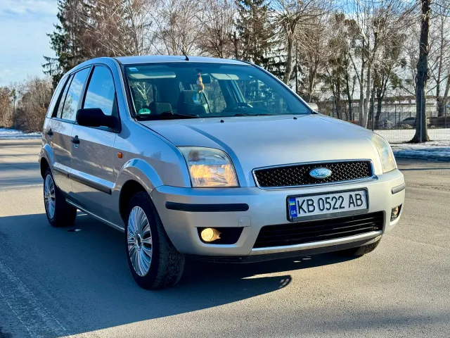 Ford Fusion - фото 1