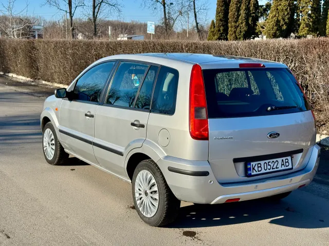 Ford Fusion - фото 5