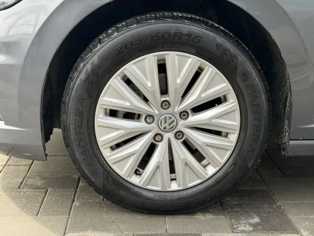 Volkswagen Jetta - фото 5