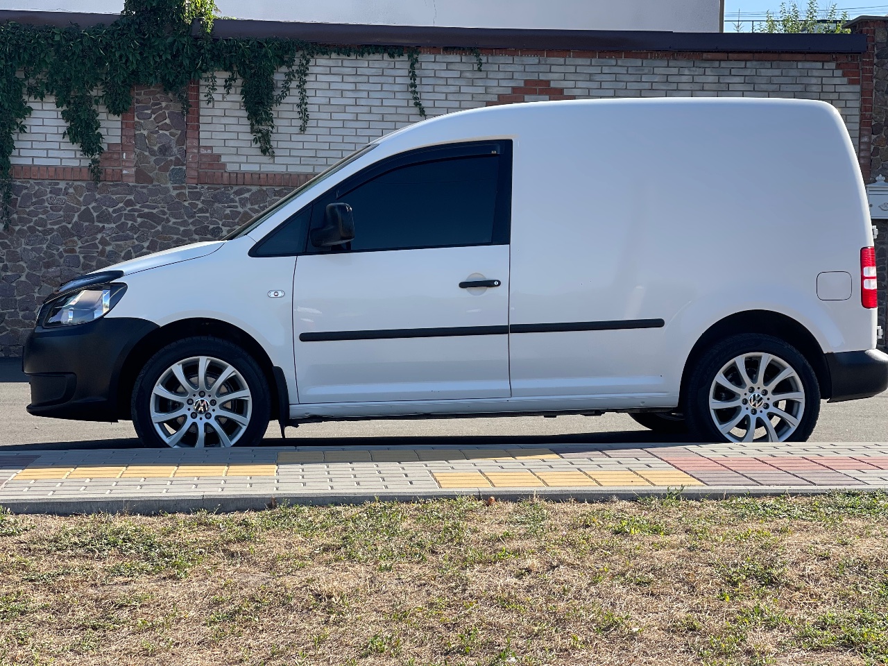 Volkswagen Caddy - фото 12