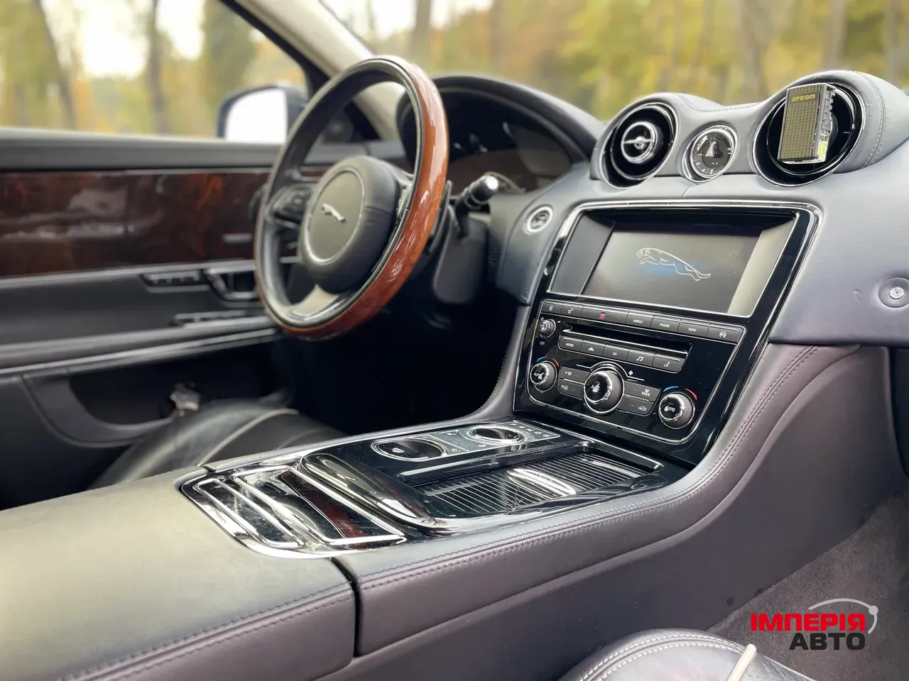 Jaguar XJ - фото 17