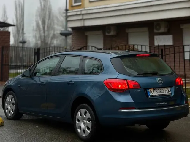 Opel Astra - фото 2