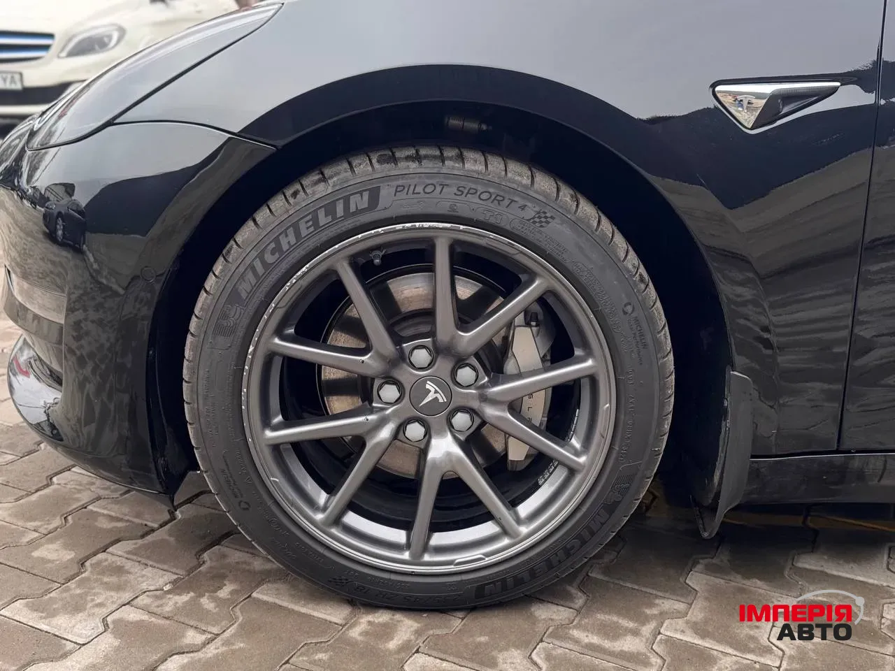 Tesla Model 3 - фото 9