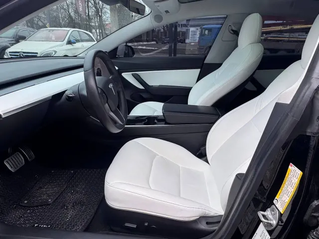 Tesla Model 3 - фото 4