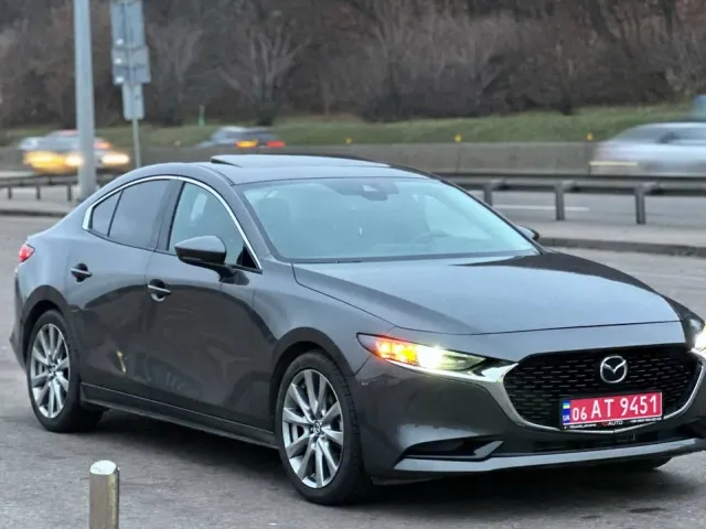 Mazda 3 - фото 5