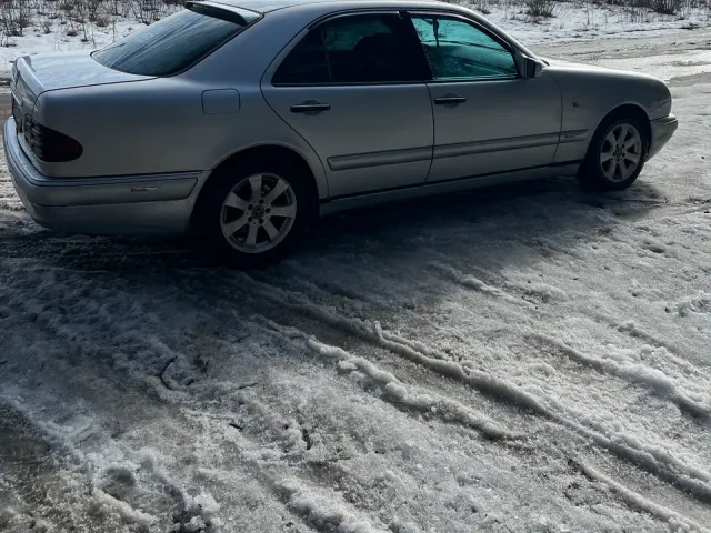 Mercedes-Benz E-Класс - фото 4