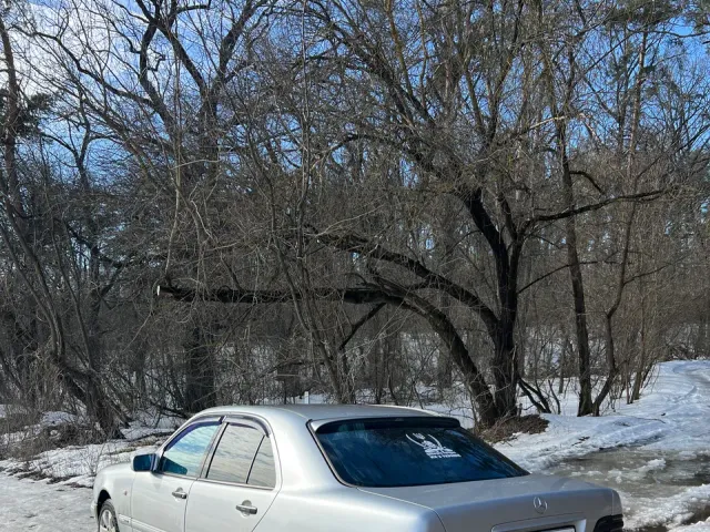 Mercedes-Benz E-Класс - фото 5