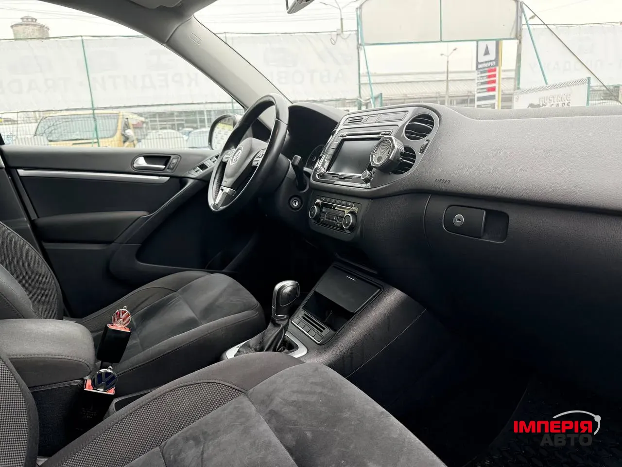 Volkswagen Tiguan - фото 12