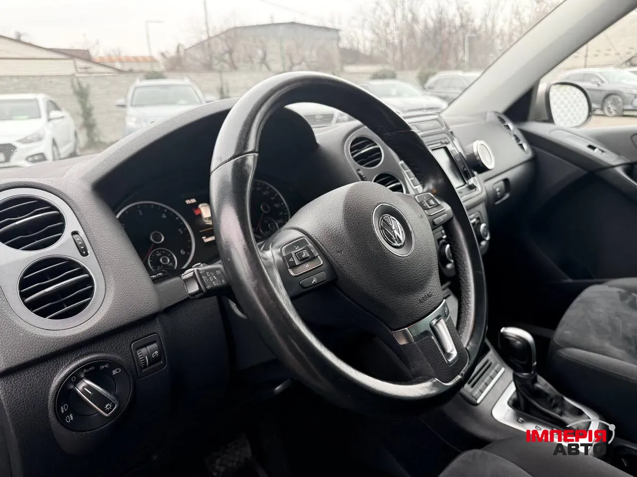 Volkswagen Tiguan - фото 10