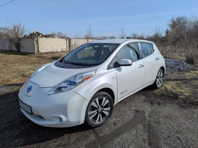 Nissan Leaf - фото 2