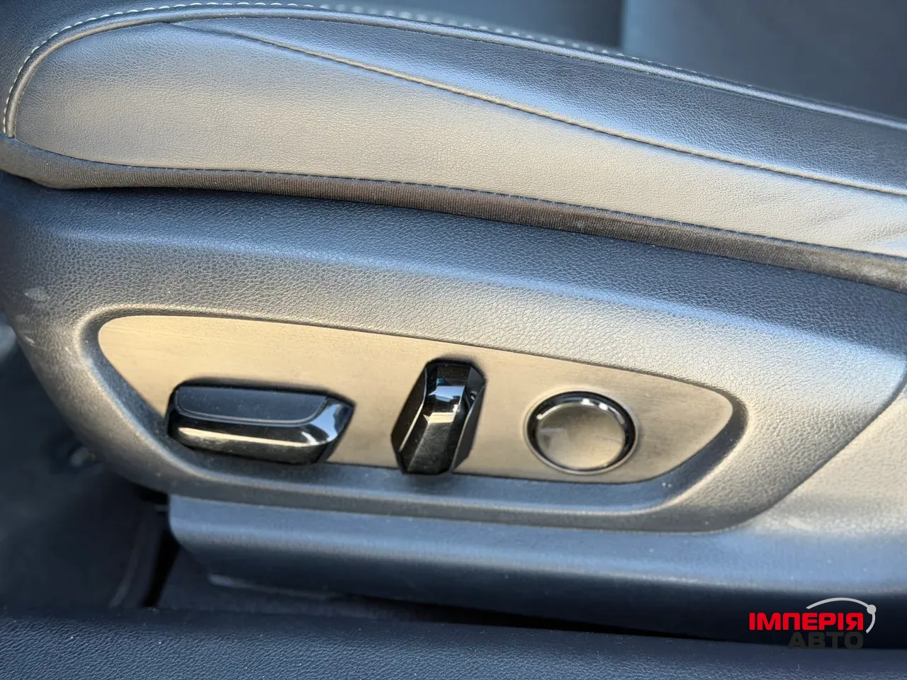 Lexus ES - фото 10