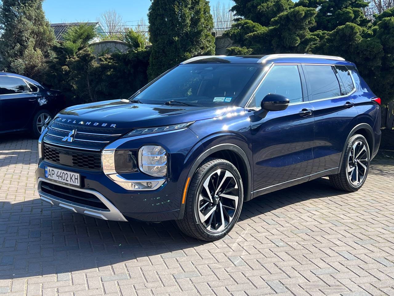 Mitsubishi Outlander - фото 1