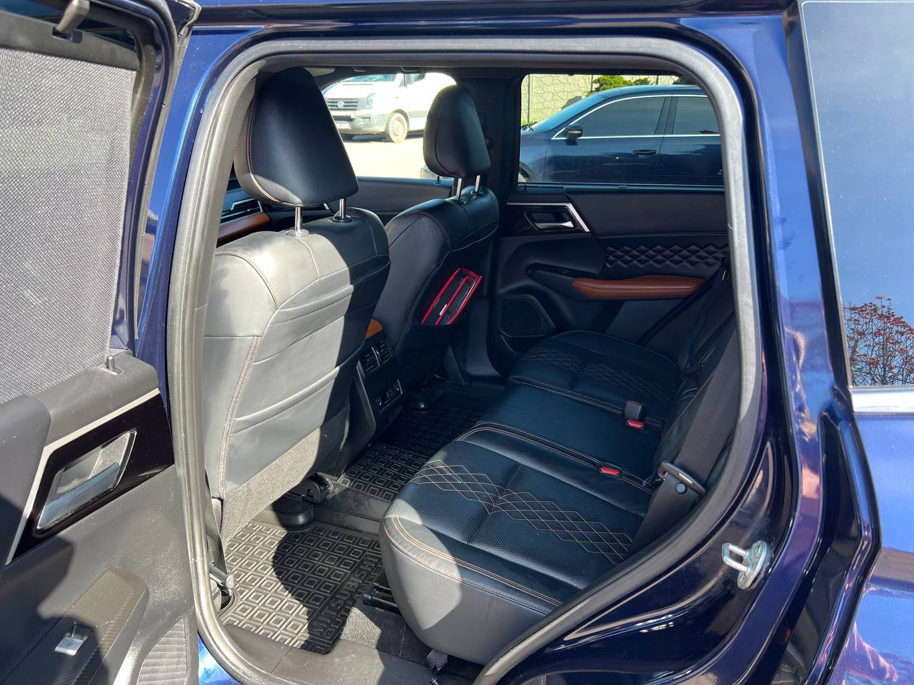 Mitsubishi Outlander - фото 12