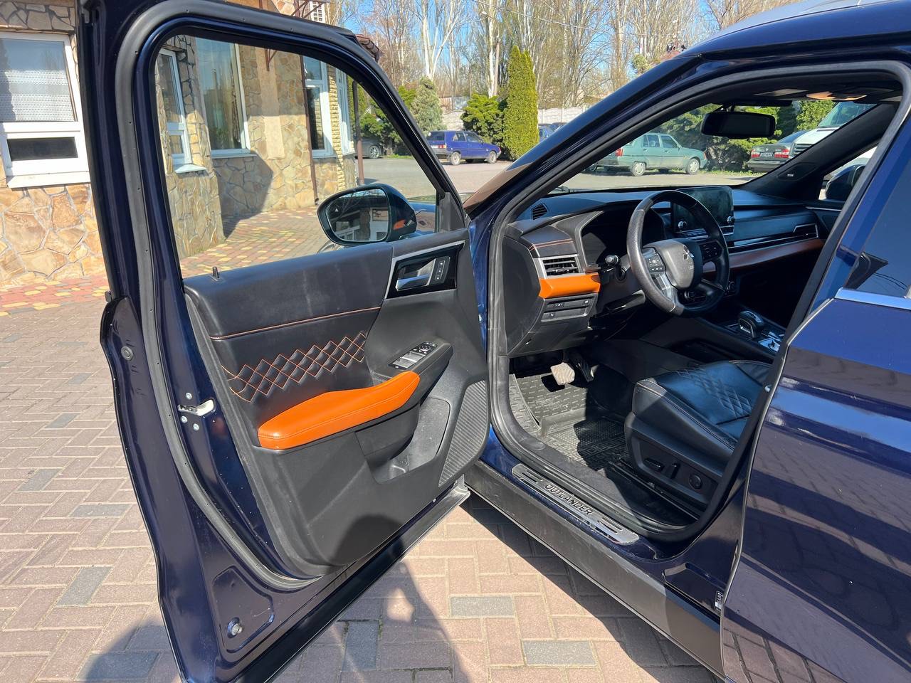 Mitsubishi Outlander - фото 2