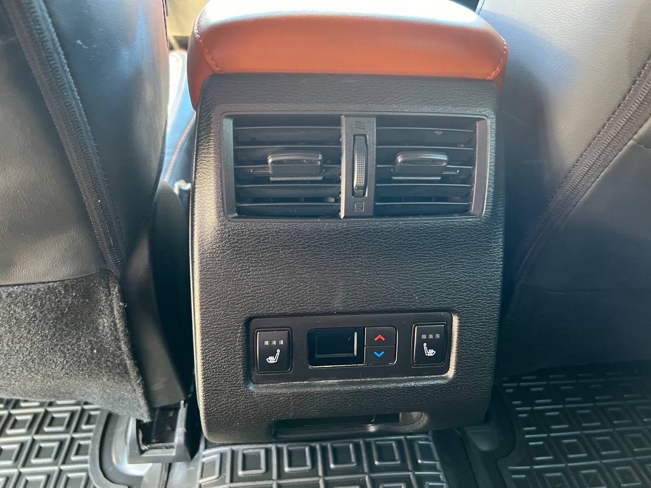 Mitsubishi Outlander - фото 5