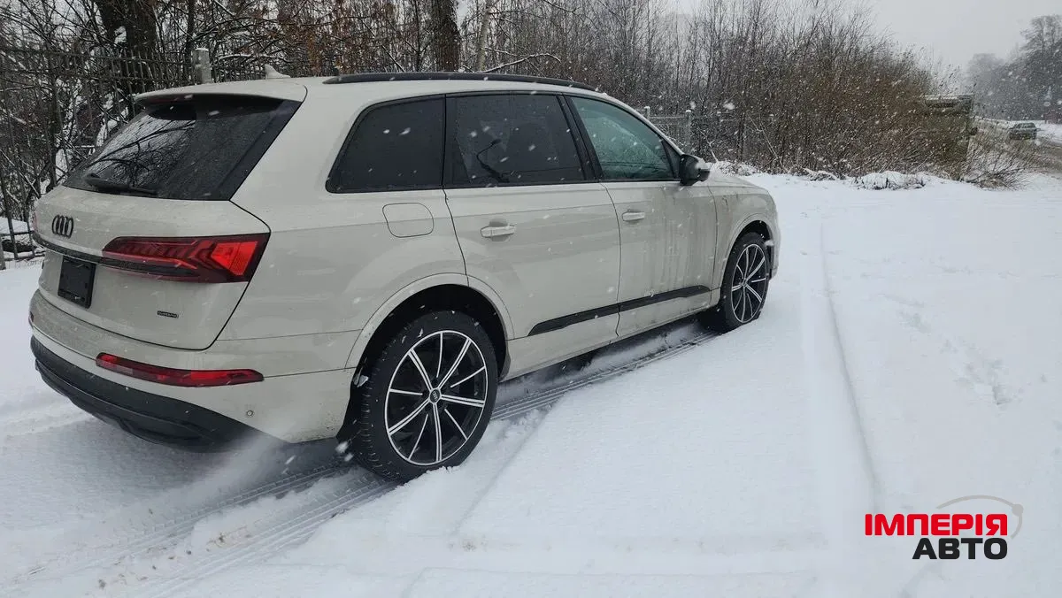 Audi Q7 - фото 3