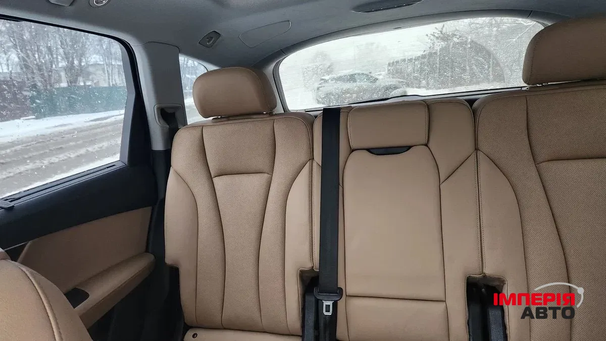 Audi Q7 - фото 11