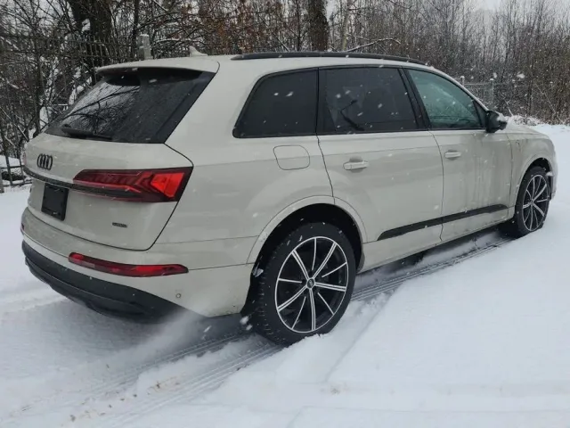 Audi Q7 - фото 3