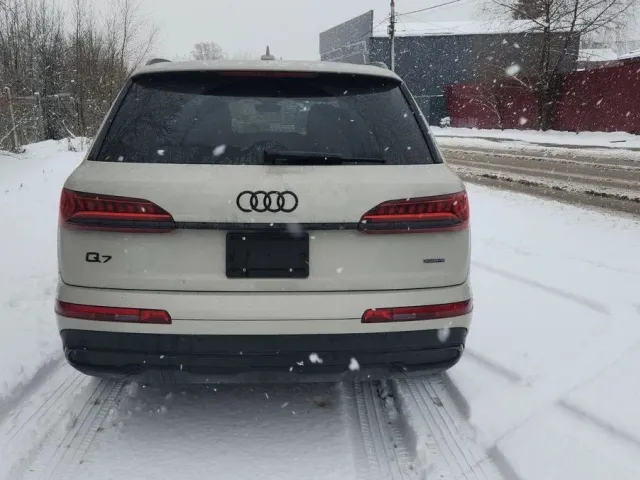 Audi Q7 - фото 4