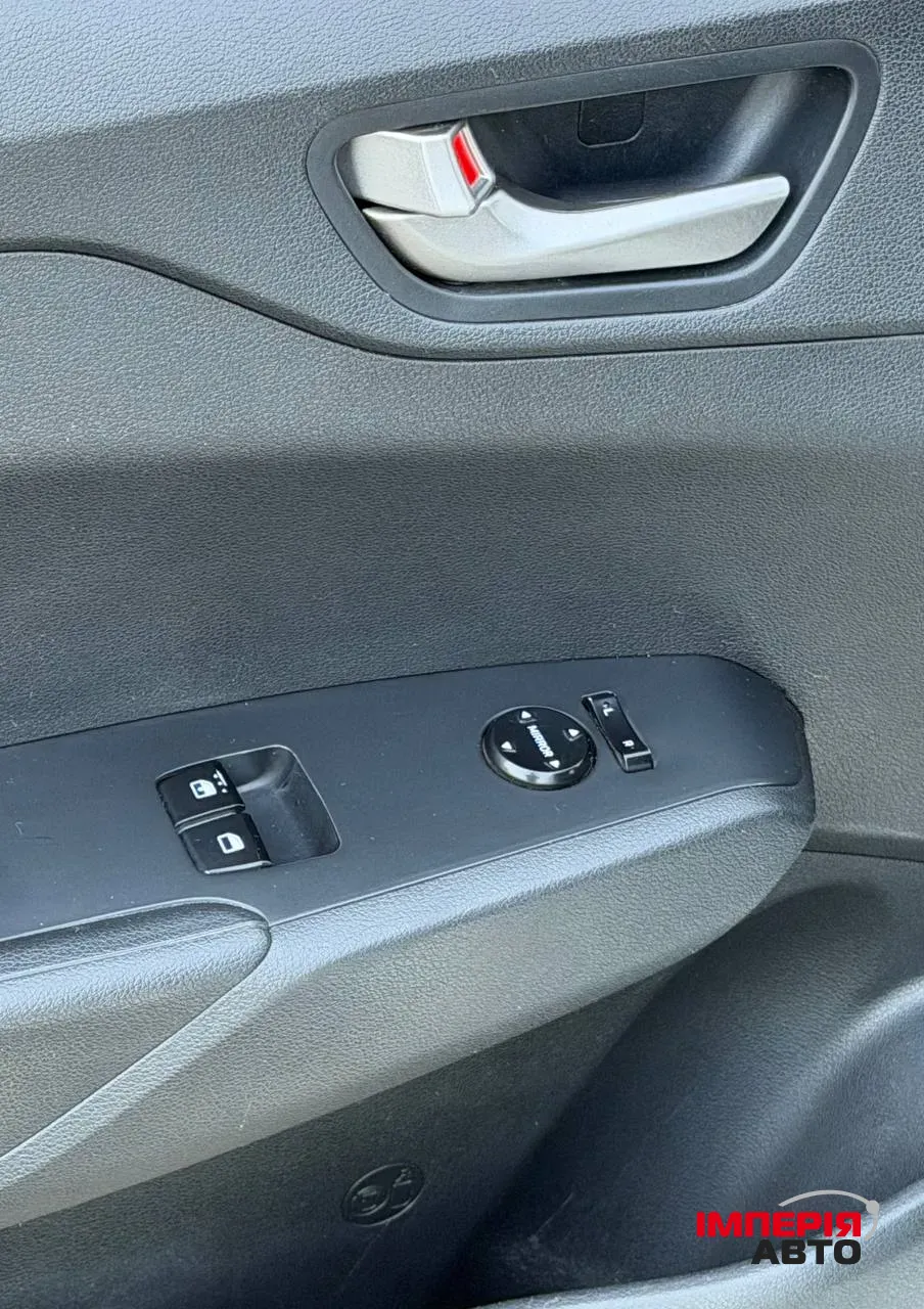 Hyundai Accent - фото 18