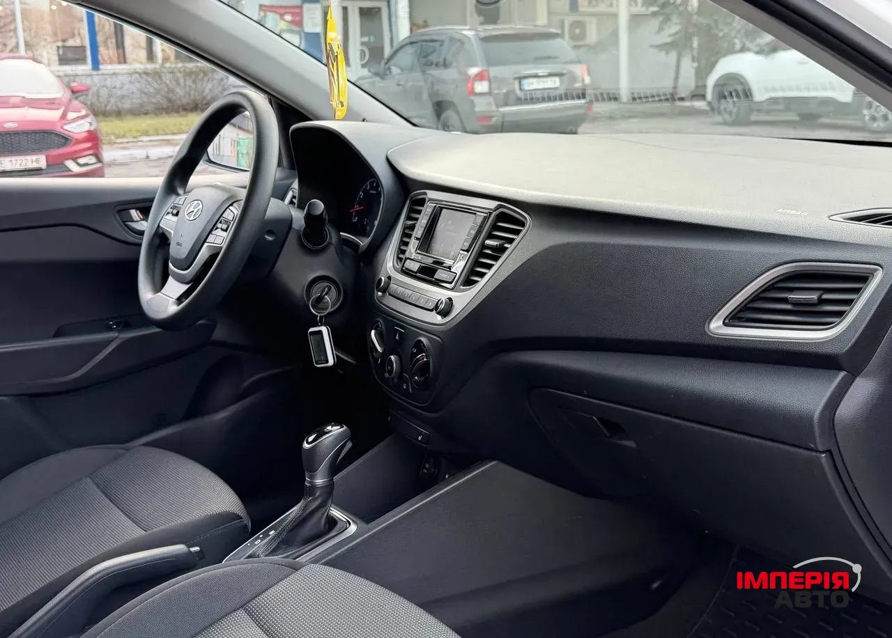 Hyundai Accent - фото 17