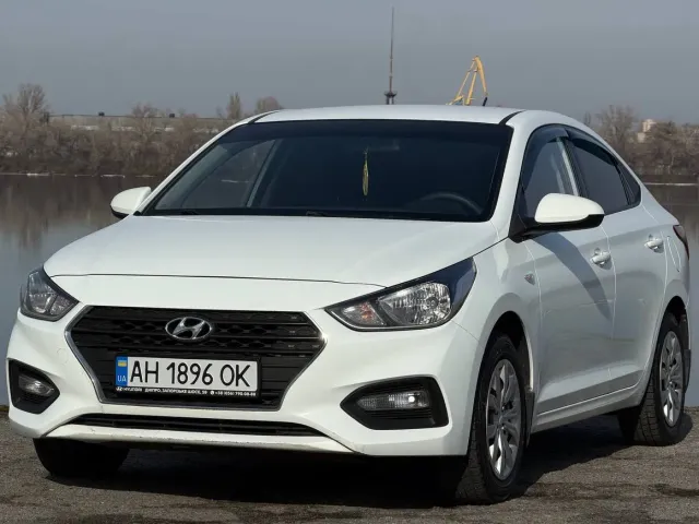 Hyundai Accent - фото 1