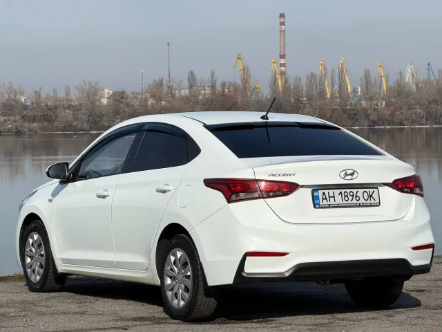 Hyundai Accent - фото 5