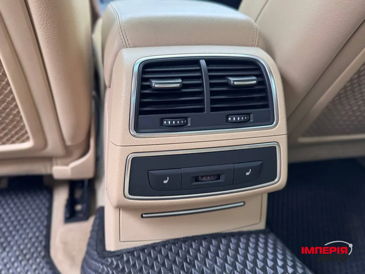 Audi A6 - фото 7