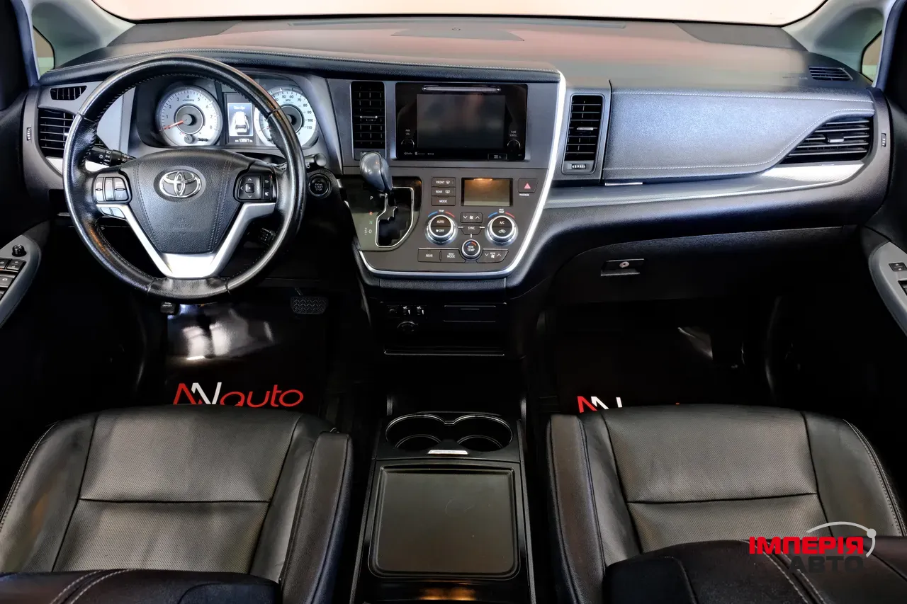 Toyota Sienna - фото 7