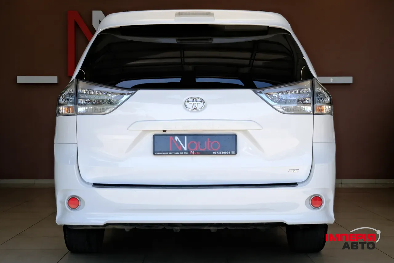 Toyota Sienna - фото 6