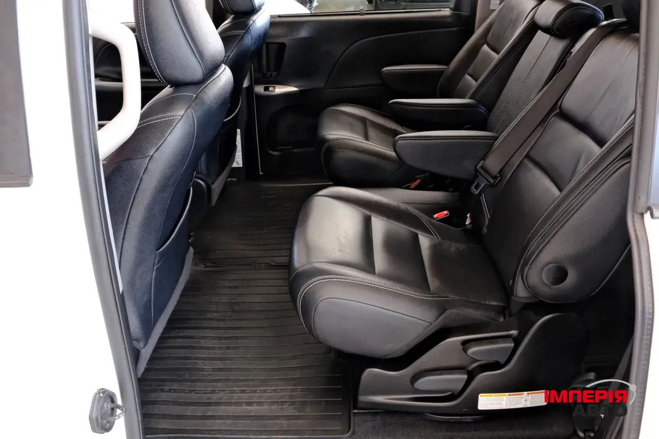 Toyota Sienna - фото 8