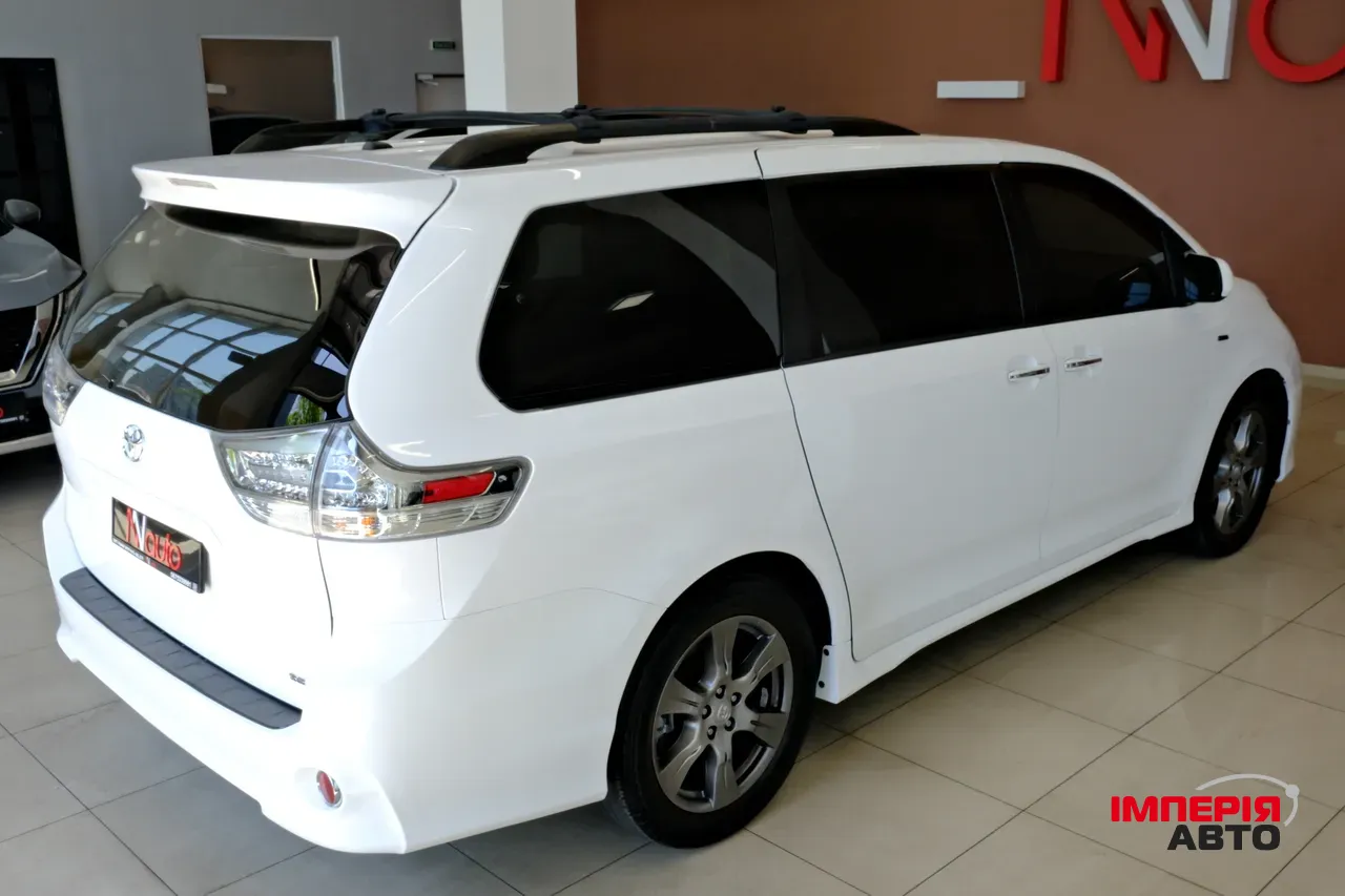 Toyota Sienna - фото 5