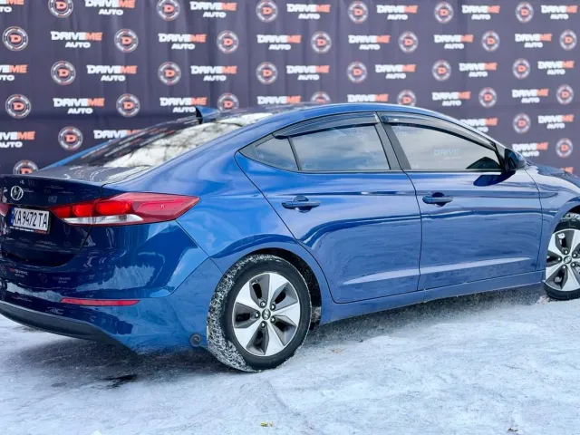 Hyundai Elantra - фото 4