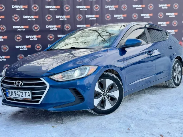 Hyundai Elantra - фото 1
