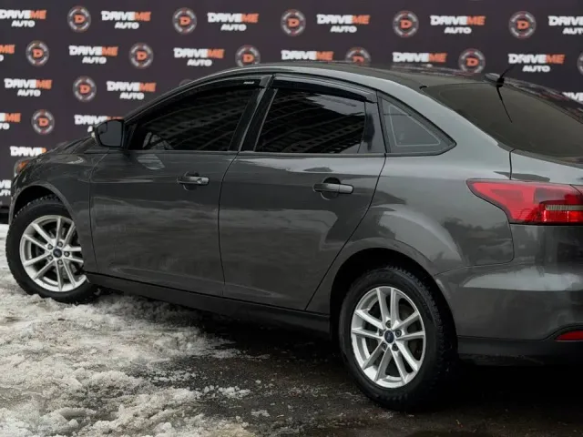 Ford Focus - фото 5