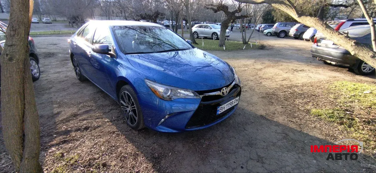 Toyota Camry - фото 1