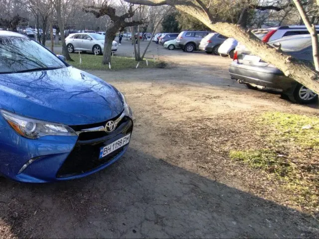 Toyota Camry - фото 1