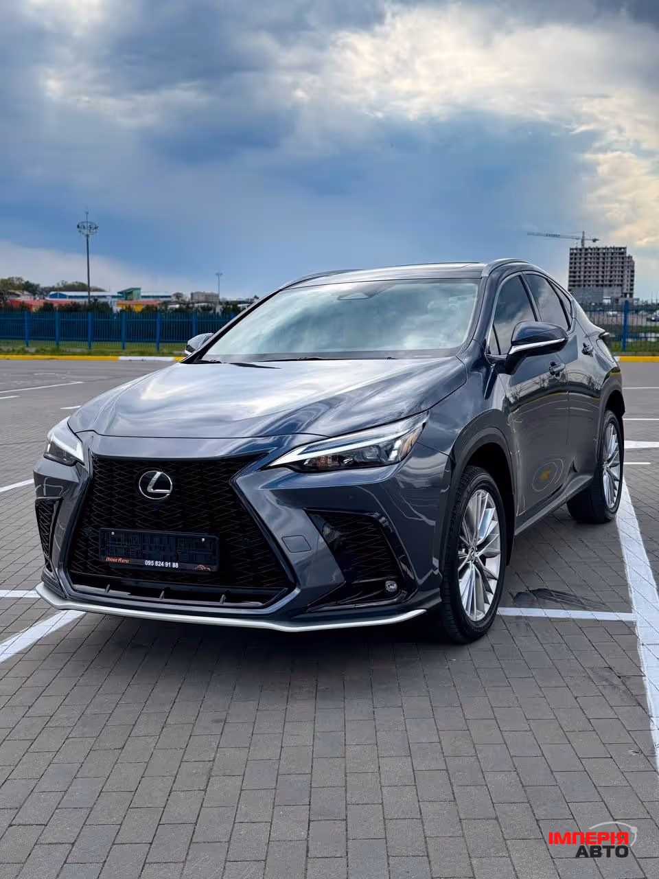 Lexus NX - фото 1