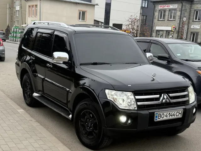 Mitsubishi Pajero - фото 1