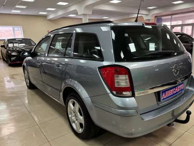 Opel Astra - фото 4