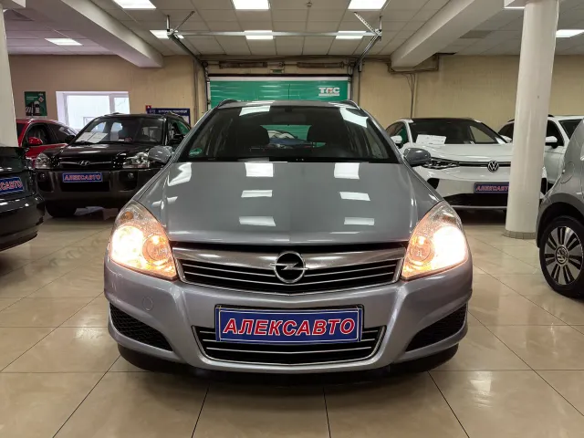 Opel Astra - фото 2