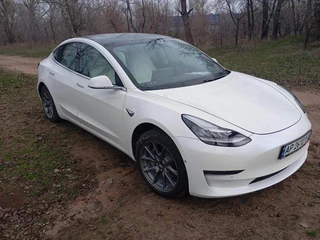 Tesla Model 3 - фото 5