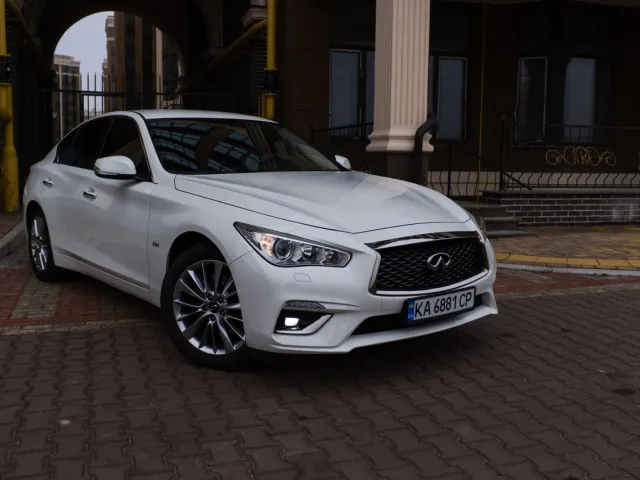 Infiniti Q50 - фото 1