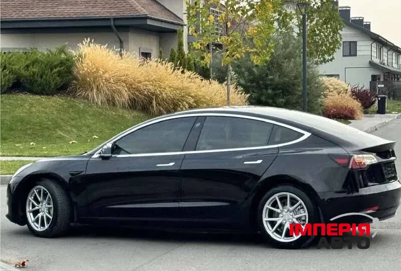 Tesla Model 3 - фото 5
