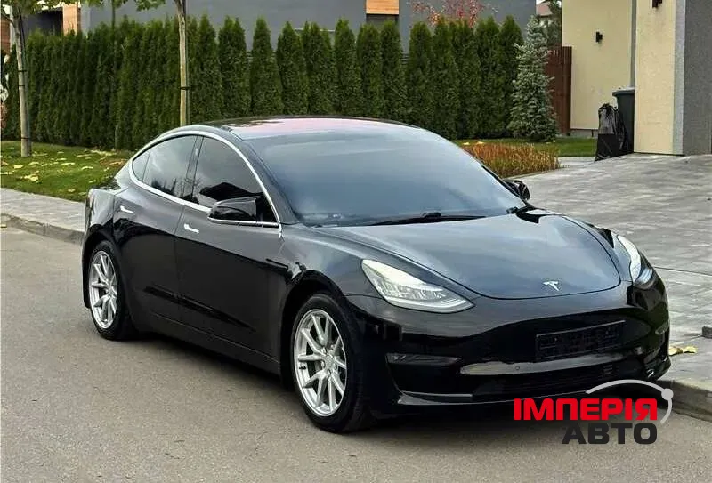 Tesla Model 3 - фото 1