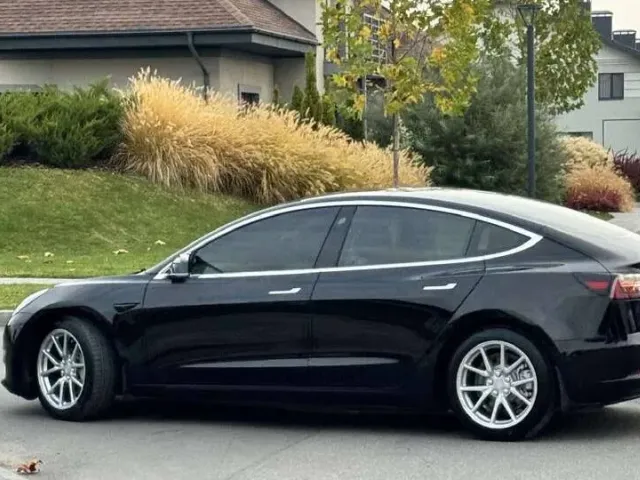 Tesla Model 3 - фото 5