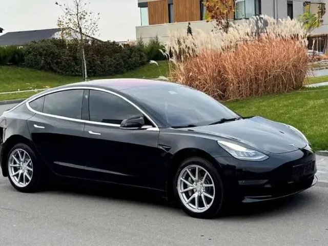Tesla Model 3 - фото 4
