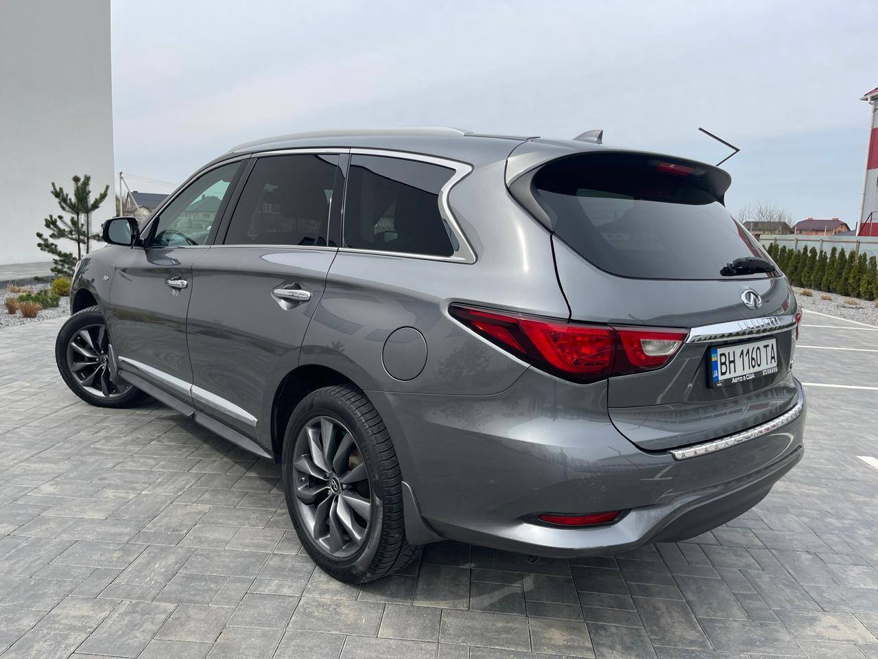 Infiniti QX60 - фото 2