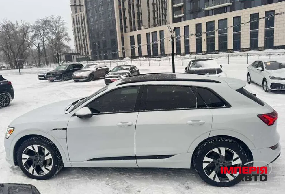 Audi e-tron - фото 4