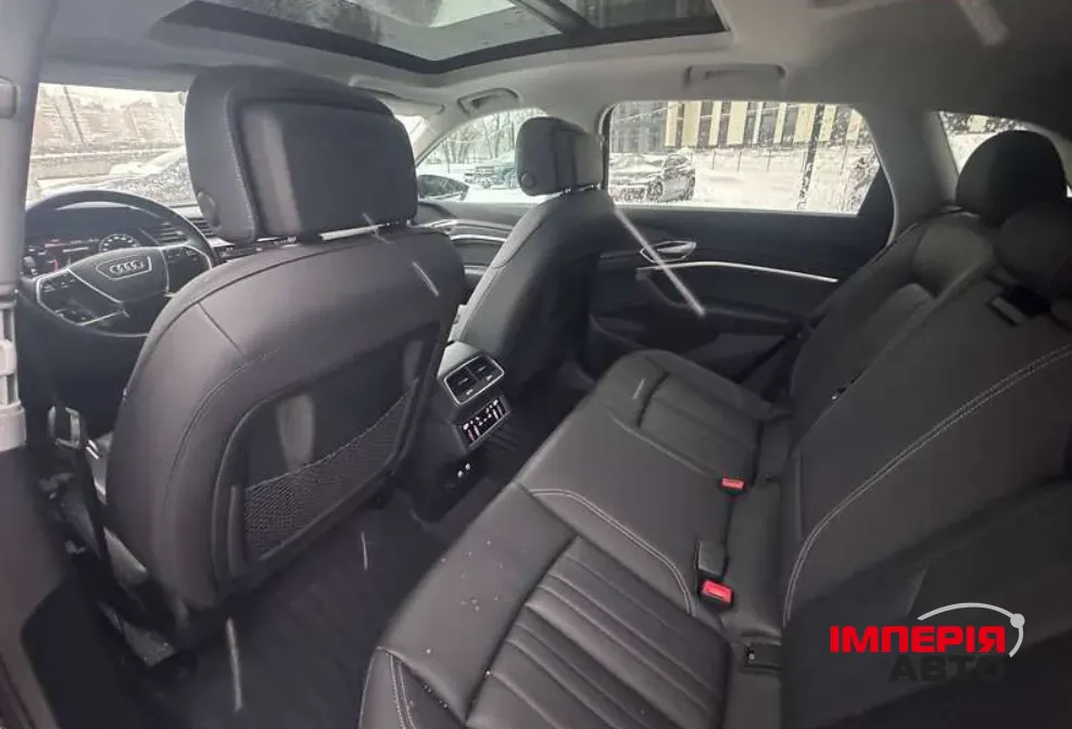 Audi e-tron - фото 7